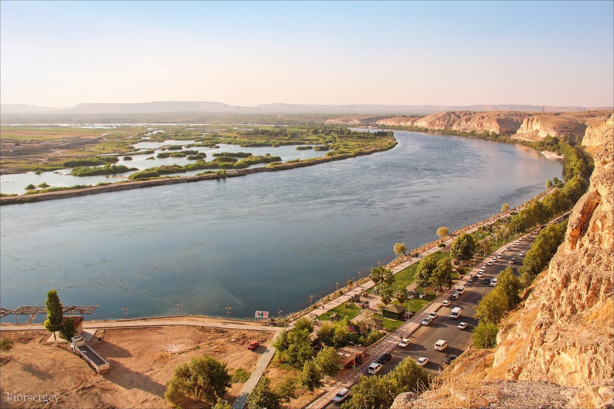 النهر العربي الذي يقع بين تركيا وسوريا والعراق