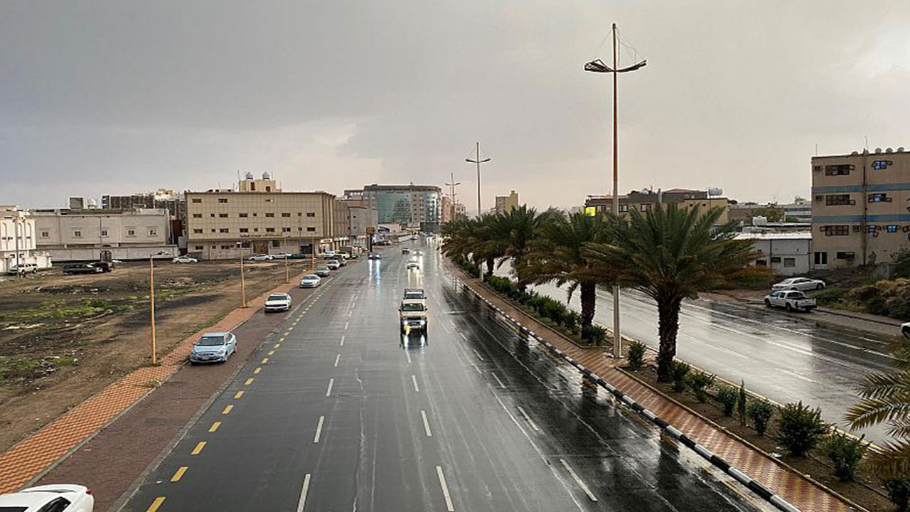 تحذيرات من أمطار رعدية بمحافظة الطائف حتى السابعة مساء