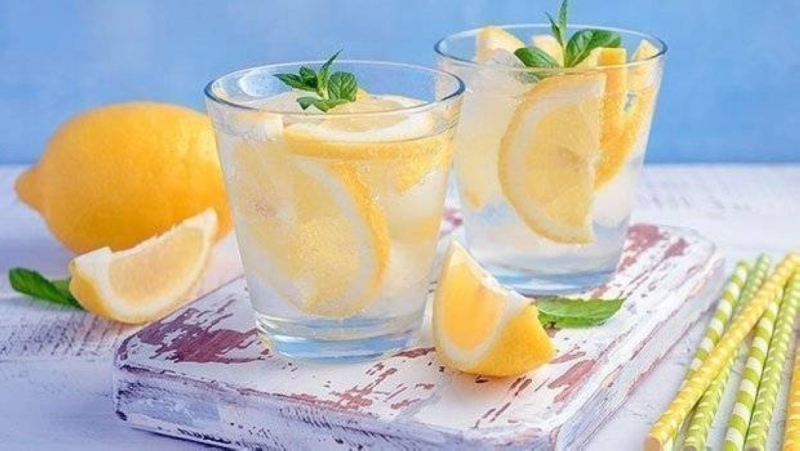 ما هي حقيقة فوائد شرب ماء الليمون