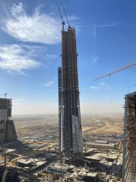 أطول برج في أفريقيا بعاصمة مصر الإدارية الجديدة يقارب على الانتهاء..