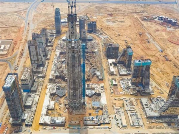 أطول برج في أفريقيا بعاصمة مصر الإدارية الجديدة يقارب على الانتهاء..
