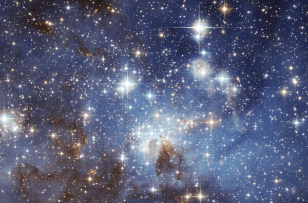 تبدو النجوم لناو كأنها نقاط صغيرة من الضوء