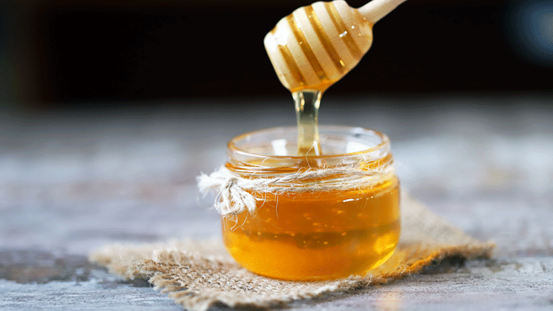 أبرز فوائد تناول العسل على الريق