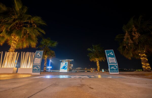 بلدية دبي تفتتح 3 شواطئ جديدة للسباحة الليلية