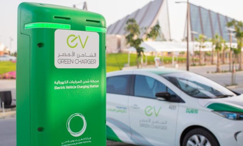 دبي تشهد زيادة كبيرة في أعداد السيارات الكهربائية