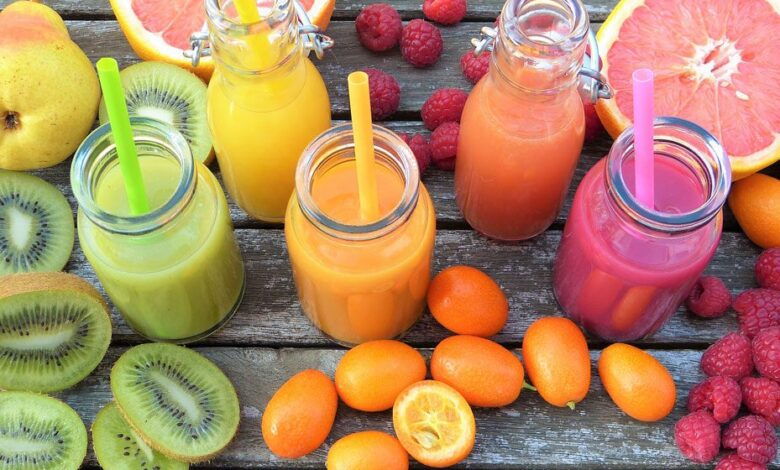 أيهما أفضل لخسارة الوزن: عصير الفاكهة أم الفاكهة الكاملة؟