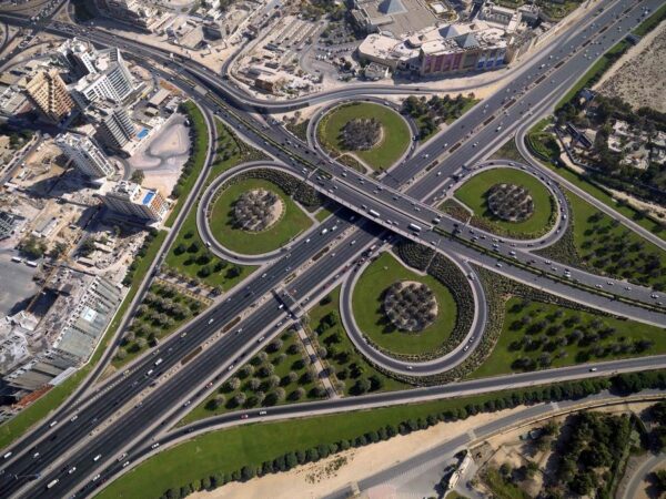 دبي تحرز مركزا عالميا متقدما في مؤشر (TomTom) لانسيابية الحركة المرورية