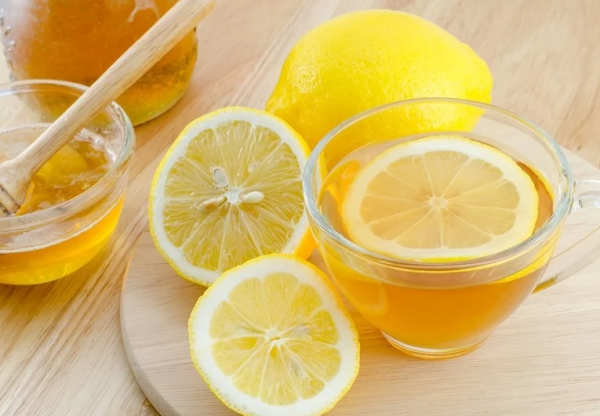 فوائد الليمون مع العسل على الريق رائعة