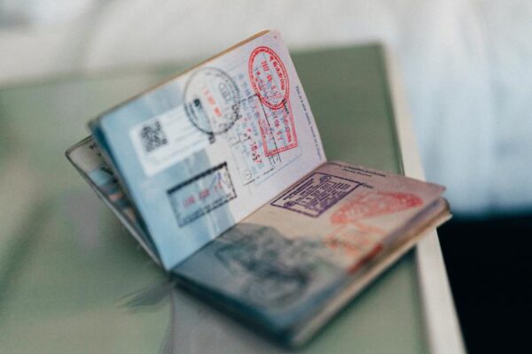 أقوى جوازات السفر العالمية والعربية لعام 2024