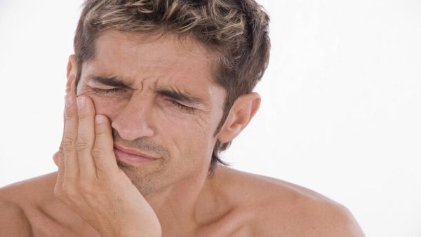 متى يشير ألم الأسنان إلى مشكلات في القلب؟
